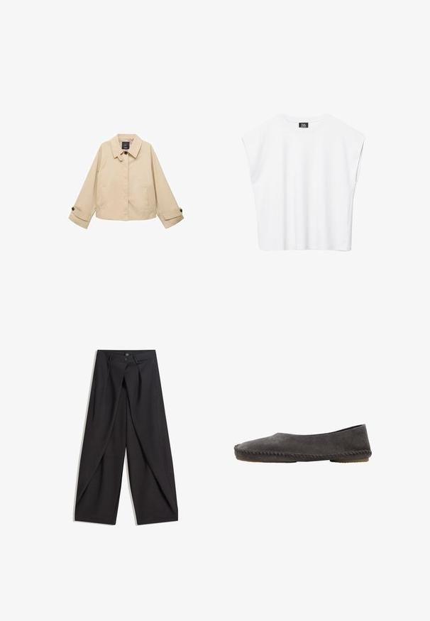 Beige verkürzte Jacke mit rundem Kragen, zwei Fronttaschen und geknöpften Manschetten. Hergestellt aus einem glatten, leichten Stoff.; Weißes ärmelloses Crop-Top mit Rundhalsausschnitt, breiten Schultern und schwarzem "B6"-Etikett an der Innenseite des Kragens.; Schwarze Hosen mit weitem Bein, vorn mit Falten, zwei Knöpfen am Bund und schrägen Seitentaschen, flach auf weißem Hintergrund ausgelegt.; Dunkelgrauer Wildleder-Mokassin-Flachschuh mit sichtbaren handgenähten Details entlang der Sohle und einer flachen Gummilaufsohle.