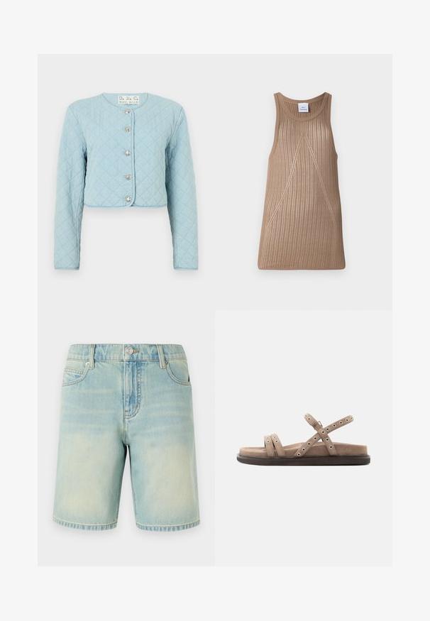Lysblå quiltet cropped jakke med lange ærmer, der har rund halsudskæring og fem skinnende knaplukninger foran.; Beige, udenærmet strik top med ribbet tekstur, der har en A-formet silhuet og subtile skrå syninger.; Lysblå denim shorts med en falmet finish, med fem-lomme design, synlig søm og en metallknaplukning i livet.; Beige flad sandal med tre tynde remme med metaløjer og en justerbar anklerem på en mørkebrun sål.