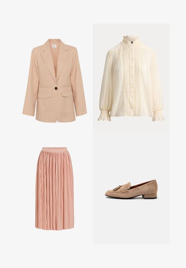 Gestuz MANU - Abrigo corto - rose dust; Blusa de manga larga color crema con cuello y puños con volantes, cierre de botones en la parte delantera, pliegues verticales y detalles de encaje.; Falda plisada midi de color rosa claro con una cinturilla ancha, hecha de tela ligera, mostrada sobre un fondo blanco.; Mocasín beige de ante con tacón bajo, decoración de borla en la parte delantera y puntera redondeada, mostrado de lado sobre un fondo blanco.