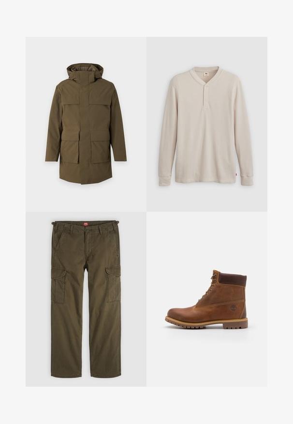 Parka vert olive avec capuche, dotée de deux grandes poches avant et d'une fermeture éclair. Fabriquée en tissu texturé et durable. Design à coupe droite.; T-shirt henley à manches longues en tissu côtelé beige clair, avec un col en V, une patte de boutonnage à trois boutons et des manches à poignets. Étiquette logo rouge à l'ourlet.; Pantalon cargo droit vert olive avec poches à rabat latérales, poches avant inclinées, passants de ceinture et fermeture par bouton.; Botte de randonnée en cuir marron avec une finition lisse, cheville rembourrée, œillets en métal et semelle en caoutchouc dotée d'un motif de crampons robuste.
