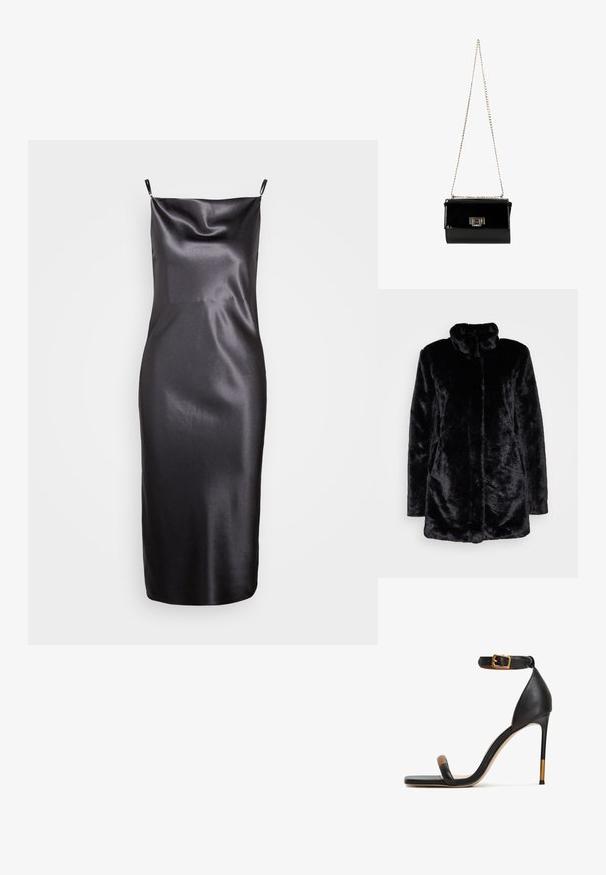 Schwarzer Kunstfellmantel mit hohem Kragen, weichem Bezug, langen Ärmeln und offenen Vorderteil. Keine sichtbaren Verschlüsse.; Samsøe Samsøe FREDERICKA LONG DRESS - Cocktailkleid/festliches Kleid - ombre dark; Schwarze Leder-Sandaletten mit hohen Absätzen, dünnem Knöchelriemen mit goldener Schnalle, quadratischer Zehenform und kontrastierendem braunem Zehenakzent.; Schwarz glänzende Handtasche aus Lackleder mit einem goldenen Kettenriemen, rechteckige Form, mit einem Verschluss mit Klappe und einem metallischen Logo-Akzent.
