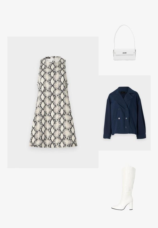 Veste bleu marine croisée avec un col cranté, dotée de manches en tricot texturé, de deux poches avant et de boutons ronds noirs.; Une robe sans manches avec un motif de serpent beige et noir, un col rond et une fermeture éclair dans le dos.; Salinyang Bottes - weiss; Sac à main rectangulaire blanc avec une poignée unique sur le dessus et une fermeture à twist-lock argentée sur le rabat avant.
