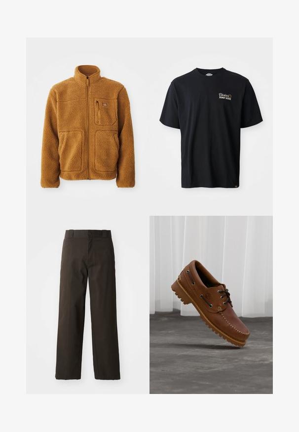Fleece jas in een warme bruine kleur met een volledige rits, hoge kraag, twee voorzakken en een borstzak met ritssluiting.; Zwarte katoenen T-shirt met korte mouwen. Bevat een geborduurd logo "Dickies Donut House" op de linker borst. Klassiek crew neck ontwerp.; Zwarte katoenen broek met een recht model, voorzien van een knoopsluiting en een klassieke tailleband. Gladde textuur, zonder patronen of accenten.; Bruine leren bootschoen met zwarte veters, beige stiksel en een robuuste zool, zwevend boven een grijze betonnen vloer.