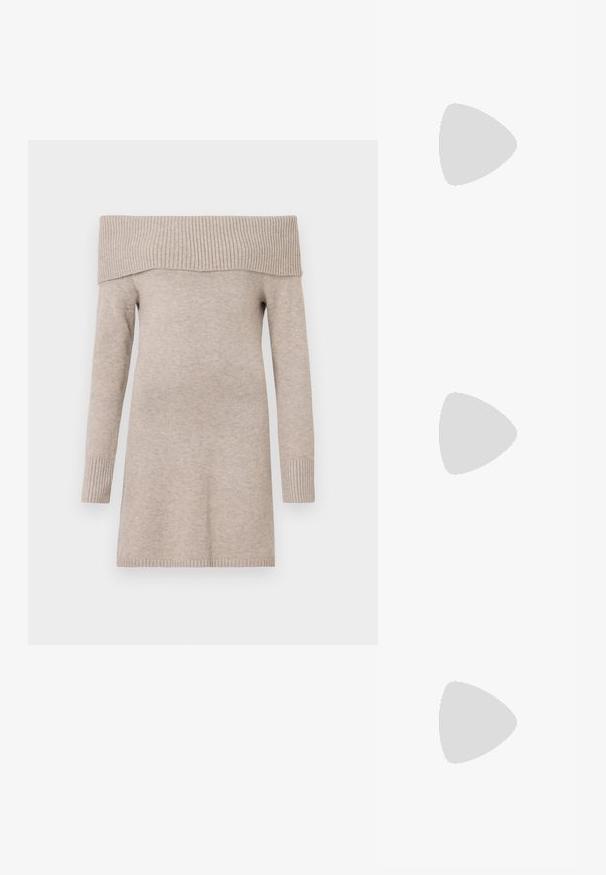 Beige off-shoulder trui, gebreide textuur, lange mouwen, geribbelde halslijn en boorden, lengte tot halverwege de dijen, gladde stofafwerking.; Kniehoge zwarte leren laarzen met een spitse neus en een kleine hak, met een gladde textuur en een minimalistisch ontwerp.; Ovale zonnebril met schildpadmotief, bruine getinte glazen en dunne pootjes, liggend op een wit oppervlak.; Zwarte gevoerde handtas met een ronde handgreep, met een gladde, glanzende oppervlakte en een zachte, gewatteerde textuur. Geen zichtbare metalen onderdelen of accenten.