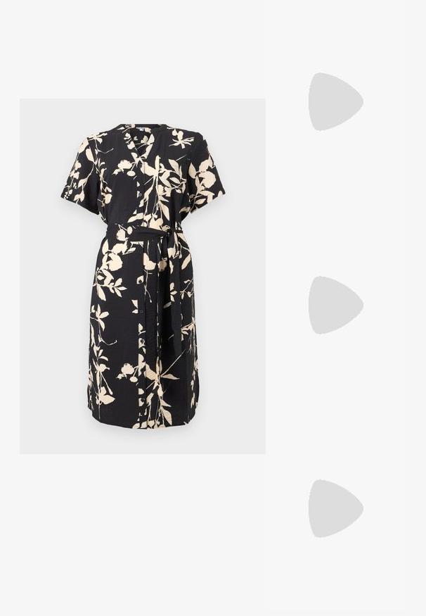 Vestido camisa negro midi con estampado floral beige claro, mangas cortas, botones delanteros y cinturón a juego atado a la cintura.; Zapato de tacón slingback de cuero negro con punta afilada y tacón cuadrado. Textura suave, diseño minimalista y correa ajustable en el tobillo.; Bolso negro con forma redondeada, hecho de material suave. Cuenta con un asa suave y arrugada y una correa de cadena de metal para mayor versatilidad.; Par de pendientes de aro con textura en tono dorado y postes delgados sobre un fondo blanco.