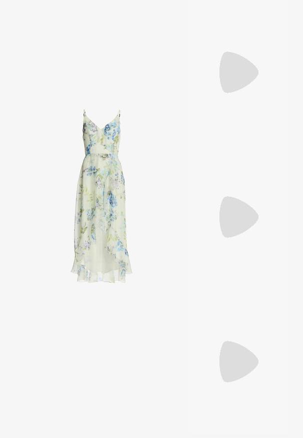 Florales Midikleid aus leichtem Stoff, grünlich-gelber Grundfarbe mit blauen und violetten Blumen, geraffter Ausschnitt und Saum, verstellbare Spaghettiträger.; Beige High-Heel-Sandale mit dünnen Riemen, die mit kleinen Strasssteinen verziert sind, und einem verstellbaren Knöchelriemen mit Schnalle, im Profil vor weißem Hintergrund gezeigt.; Rechteckige Abendclutch in goldfarbenem Ton mit feiner Mesh-Oberfläche und dünnem Griff aus goldener Kette.; Goldene Ohrringe mit einem strukturierten Design, das eine filigrane Kette und weiße Perlen am unteren Ende zeigt. Elegante, längliche Form mit schlanken Stäben.