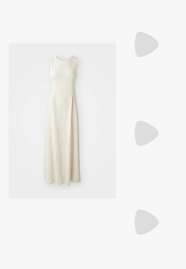 Vestido maxi sin mangas de color crema, hecho de un tejido texturizado, con un cuello redondeado y sutiles pliegues en la parte delantera.; Sandalias deslizantes de cuero trenzado negro con dos correas superpuestas, plantilla acolchada color marrón claro y una suela delgada de goma marrón.; Gafas de sol estilo ojo de gato con montura de carey negra y naranja, lentes marrones y puntas elegantes y afiladas. Presenta un logo minimalista en la patilla.; Bolsa tejida a rayas en negro y beige, con un diseño holgado, superficie texturizada y un pequeño parche de cuero.