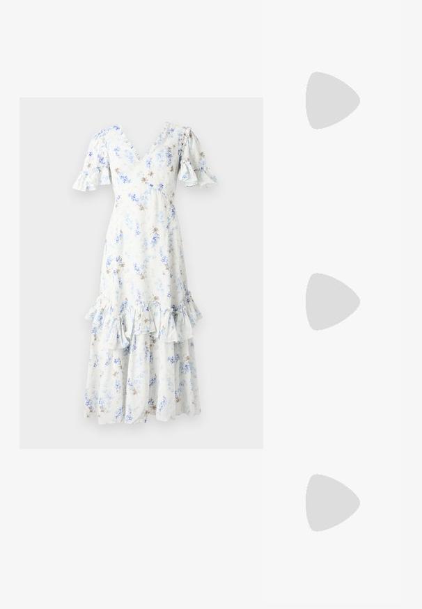 Robe midi fleurie en bleu clair et blanc avec des manches bouffantes, un col en V et un ourlet à volants, ornée de accents et motifs en marron foncé éparpillés.; Sandales à talons blocs beige avec un design à plusieurs lanières et une boucle ajustable à la cheville. Texture lisse et forme de orteil carrée.; Sac à main tissé marron avec une poignée arrondie. Comprend une fermeture zippée et une sangle réglable, rehaussée d'un accent en cuir sur la poignée.; Collier en chaîne en or avec un pendentif en diamant rond à six griffes, design simple, texture lisse et finition polie.