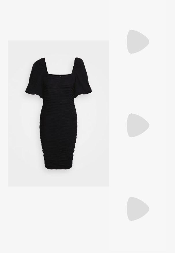 Pieces PCALICE SHORT DRESS - Šaty do práce - black; Čierne členkové topánky na podpätku s rebrovanou ponožkovou časťou, hladkým povrchom, zaoblenou špičkou a blokovým podpätkom pre stabilitu.; Malá kabelka so vzorom striebornej mriežky, zahnutým uchom, veľkou perlovou sponou a tenkým strieborným reťazovým remienkom na obyčajnom pozadí.; Dlhé strieborné náušnice s množstvom priehľadných, fasetovaných kryštálov v kaskádových pramienkoch rôznych dĺžok a tvarov.