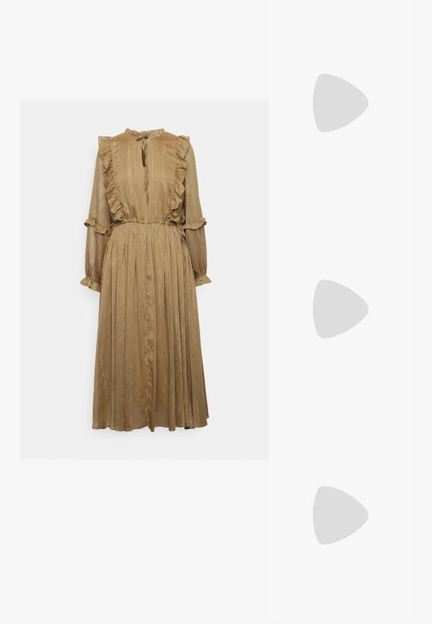 Bruuns Bazaar SENNA FIA  - Denné šaty - cold camel; Zlaté sandále na podpätku s textúrovaným, prekladaným dizajnom a výraznou mašľou. Popruh okolo členka s nastaviteľnou sponou, stredný blokový podpätok.; Loeffler Randall BRIT PLEATED FLAT - Listová kabelka - gold-coloured; sweet deluxe DELILAH - Náušnice - gold-coloured