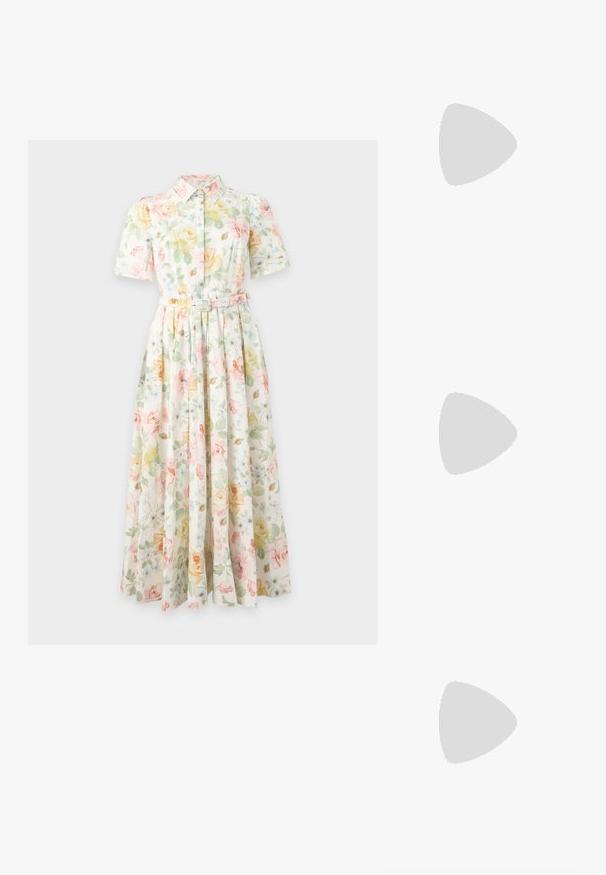 Kortærmet, knap-op midi kjole med krave og bælte med pastelgule, grønne og lyserøde blomster på hvid baggrund.; Beige slingback hæle med spids tå, lav blokhæl og glat lædertekstur. Har udsparinger på siderne for åndbarhed.; Beige håndtaske med en tekstureret slange-mønsteret rem og spænde. Har en rektangulær form og dobbelte runde håndtag. Glat overflade.; Hvid perlekæde med sølvspænde, som har en række runde perler og en lille forlængerkæde til justerbar længde.