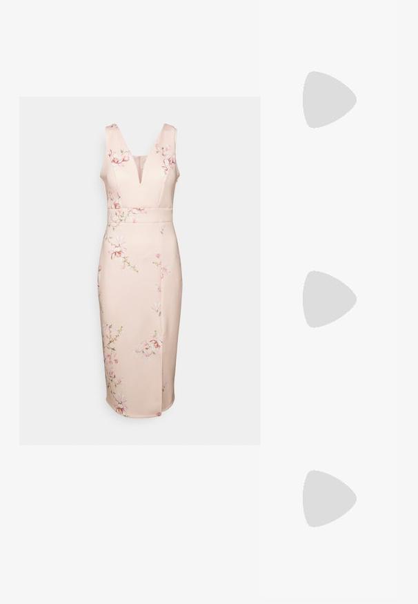 WAL G. WEDDING ALMA V NECK MIDI - Jerseykjole - light pink; Hvid højhælet sandal med ankelrem og åben tå, med en tynd gylden spænde og en slank stiletthæl.; Guldmetalisk clutch med en tekstureret overflade, der har en kædestrop og en rektangulær form, designet til aftenbrug.; Lange sølvøreringe med en række klare, facetterede krystaller i kaskadeformede strenge med varierende længder og former.