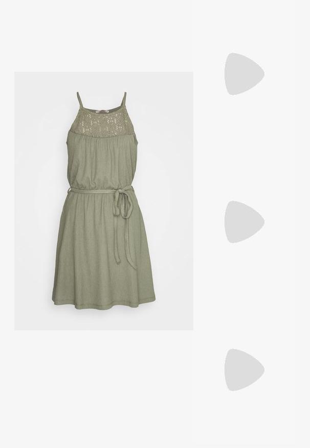 Anna Field by Zalando Jurk - olive; Witte sneakers van leer met grijze V-logo accenten, een gestructureerde rubberen zool, witte veters en een gevoerde tong en kraag.; Ronde zonnebrillen met transparante grijze monturen en grijs-getinte lenzen. Metalen accenten op de veren en gebogen armen voor stabiliteit.; Zilverkleurige oorringen met een gladde, ronde vorm en een gepolijste afwerking. Beide oorbellen zijn van dezelfde grootte en hebben een veilige sluitmechanisme.
