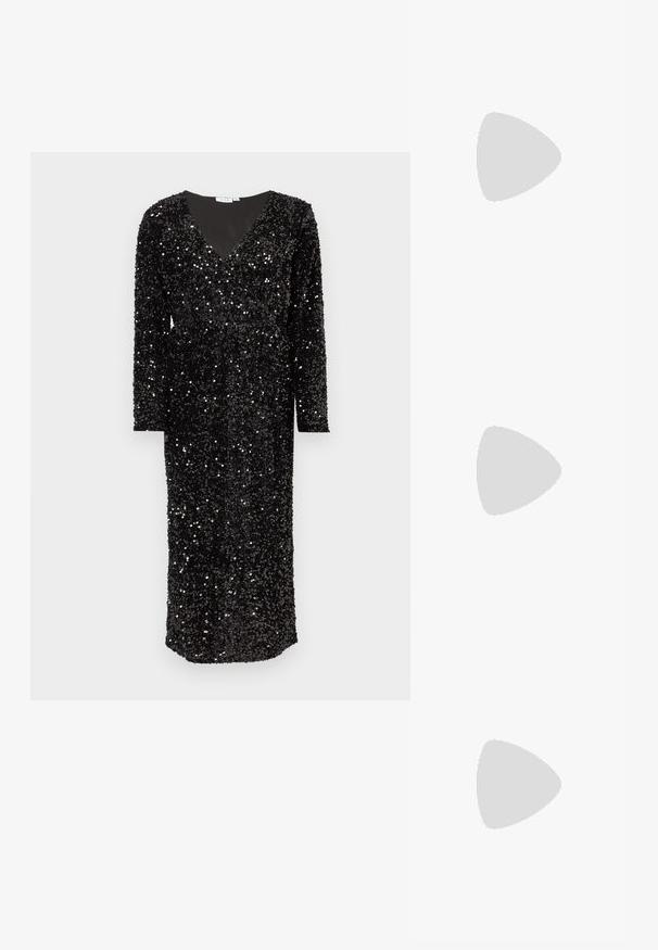 Schwarzes Paillettenkleid mit langen Ärmeln, tiefem V-Ausschnitt und knöchellanger Silhouette. Die funkelnde Textur erhöht das visuelle Interesse.; Schwarze Lackleder-Plateau-Absätze mit einem Knöchelriemen, runder Zehenform und Blockabsatz, die eine glatte, glänzende Textur präsentieren.; Schwarze Handtasche mit runder Form, aus glattem Material gefertigt. Verfügt über einen weichen, gerafften Griff und einen Metallkettengurt für Vielseitigkeit.; Silberne Metallohrringe mit einem wellenförmigen, skulpturalen Design, das eine polierte Oberfläche und unregelmäßige Formen aufweist, die eine zeitgenössische Ästhetik betonen.