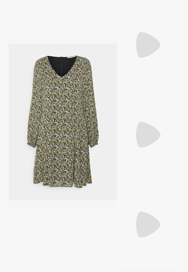 MSCH Copenhagen JAMELA RIKKELIE DRESS  - Hverdagskjole - blue; Sorte knæhøje støvler i glat læder med firkantet tå og blokeret hæl. Båret med en grå denimnederdel med flosset kant.; Even&Odd Håndtasker - black; Guld-tone hoop øreringe med en glat, poleret overflade. Har en halvcirkelform og en sikker stiftlukning.