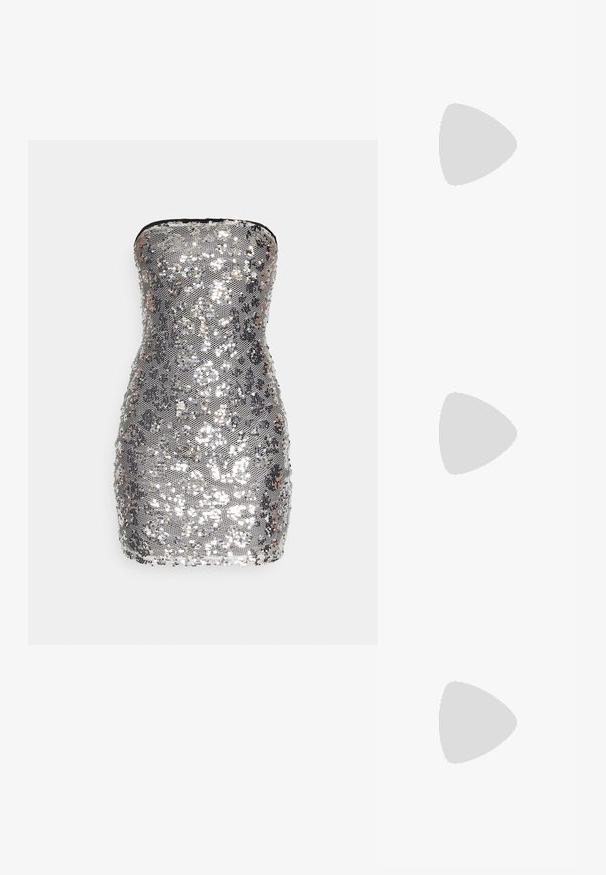 ONLY ONLMEDUZA SEQUINS DRESS  - Cocktail φόρεμα / Φόρεμα για πάρτι - silver; Ασημένια ψηλοτάκρυα σανδάλια με φαρδύ τακούνι, ανοιχτή μύτη και ζώνη στον αστράγαλο. Διαθέτουν γυαλιστερή πατίνα και μαλακή σόλα.; Ασημί μεταλλική τσάντα χειρός με δύο κλειστά θ pockets, με ατσάλινες λεπτομέρειες και ρυθμιζόμενο λουρί ώμου. Λείος υφή με κομψό σχέδιο.; Κρυστάλλινα σκουλαρίκια με ασημένια λεπτομέρεια, που διαθέτουν τετράγωνη σφαίρα και πτώσεις με διαδοχικές σειρές ορθογώνιων και οκταγωνικών κρυστάλλων.