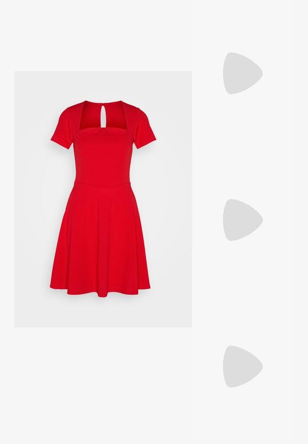 WAL G. BRODY CURVE NECK SKATER - Trikotaažkleit - red; Mustmust musta kõrge kontsaga king, millel on terav nina, sile tekstuur ja õhuke stiletto konts. Klassikaline disain elegantselt voolujoonelisena.; Väike käekott hõbedase võrgumustriga, kõver käepide, suur pärlikinnitus ja õhuke hõbedane kettsahtel lihtsal taustal.; Kristallheitede kõrvarõngad hõbedase tooni riistvaraga, millel on ruudukujuline nööp ja rippuvad read ristkülikukujulisi ja kaheksanurkseid kristalle.