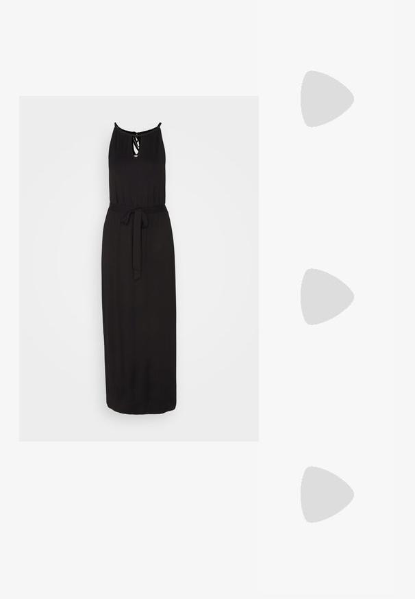 Anna Field by Zalando Maxi šaty - black; Čierne sandále s plochou podrážkou, nastaviteľnou prackou, dvoma širokými popruhmi a hladkým povrchom, navrhnuté pre pohodlie a jednoduché obúvanie.; Tkaná slamenná taška s prírodnou textúrou, zvýraznená čiernym syntetickým koženým lemom a ramenným popruhom; dizajn bez vrchu.; Zlaté kruhové náušnice s textúrovaným, nepravidelným povrchom. Majú ľahký dizajn a kruhový tvar, vhodné na každodenné nosenie.