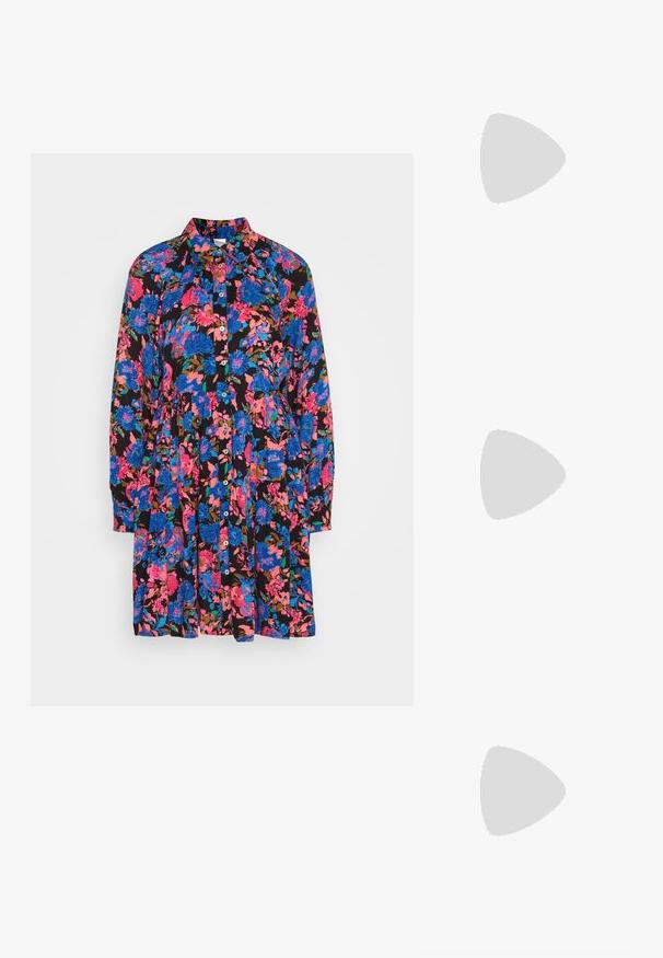 YAS YASHELMA SHIRT DRESS - Blousejurk - black; Zwarte leren cowboylaarzen met spitse neuzen, decoratieve stiksels en schuine blokhakken gedragen door een persoon.; Zwarte nylon schoudertas met een gebogen vorm, zilveren kettingaccent, afneembaar mini-zakje en verstelbare schouderband; voorzien van het "Steve Madden" logo.; Zilveren metalen oorbellen met een minimalistisch gebogen ontwerp, met uitgerekte, open druppelvormen en een matte afwerking.