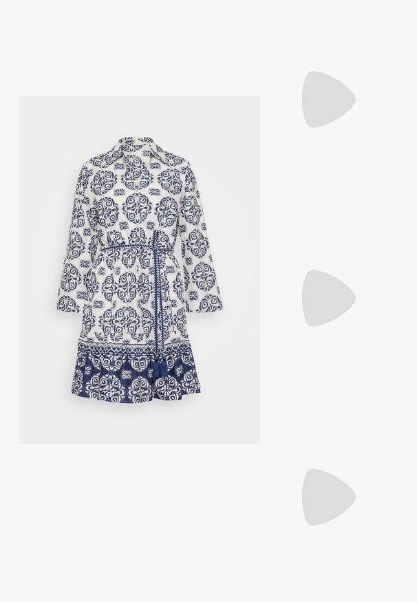 Valge kleit, millel on tumesinise lillemustriga, krae, kolmveerandi varrukad, reguleeritav vöökoht ja volangääre. Valmistatud kergest kangast.; Must must nahk slingback tasase jala king, terav nina, millel on kaks horisontaalset rihma ja ruudukujulised hõbedased sanga, madal konts ja sile tekstuur.; Valge kunstnahast käekott, millel on struktureeritud kolmnurkne kuju, üks reguleeritav rihm ja kõverjooneline klapp.; Hõbedased rõngaskõrvarõngad siledast ja läikivast viimistlusest. Ringikujuline, sisaldab kindlat kinnitust. Lihtne ja elegantne disain.