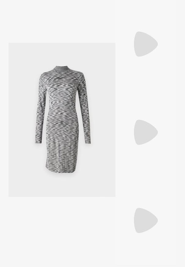 Robe à manches longues dans un motif ondulé noir et gris, présentant un col haut et une silouhette ajustée. Tissu lisse avec un léger éclat.; Escarpin noir en cuir avec un bout pointu, une texture lisse et un talon stiletto fin. Design minimaliste, sans élément visible.; Sac à main Calvin Klein noir brillant avec fermeture éclair dorée et anse courte sur fond blanc uni.; Paire de boucles d'oreilles créoles dorées avec un petit détail boucle ton argent sur chaque, exposées sur fond gris clair.