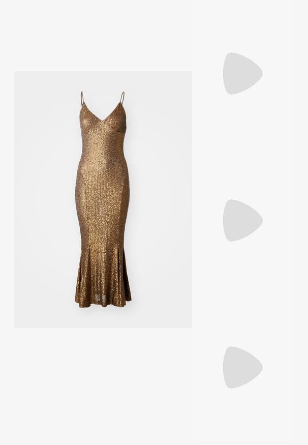 Robe en sequins dorés avec une silhouette ajustée, des bretelles spaghetti et un ourlet évasé. La surface texturée réfléchit la lumière, accentuant le scintillement.; Sandale à talon haut métallisée dorée avec une fine lanière autour de la cheville, ouverte à l'avant et avec des lanières croisées élancées. Fini brillant avec une semelle noire.; Pochette dorée de forme rectangulaire, recouverte de strass argentés brillants. Dotée d'une fine bandoulière métallique et d'une fermeture éclair.; Boucles d'oreilles pendantes dorées présentant un design en grappe avec des cristaux clairs ronds et en forme de goutte, mettant en valeur des détails élaborés.