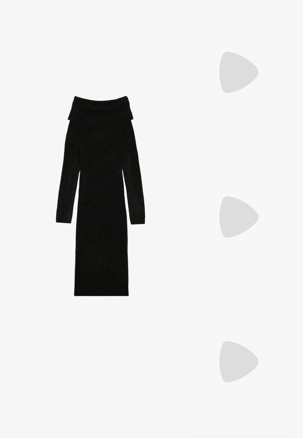 Sort ribbet strik kjole med off-the-shoulder design, lange ærmer og figursyet silhuet. Den teksturerede stof tilføjer dybde til designet.; Mørkebrune læder cowboystøvler til knæene med spidse tæer, dekorativ syning og skrå blokhæle, båret af en person.; Sort læderhåndtaske med en rundet form, dekoreret med sølvnitter, og et kort håndtag. Glat tekstur og lynlåslukning.; Par skinnende sølvøreringe med tynde trådlåse, vist på en lys grå baggrund.
