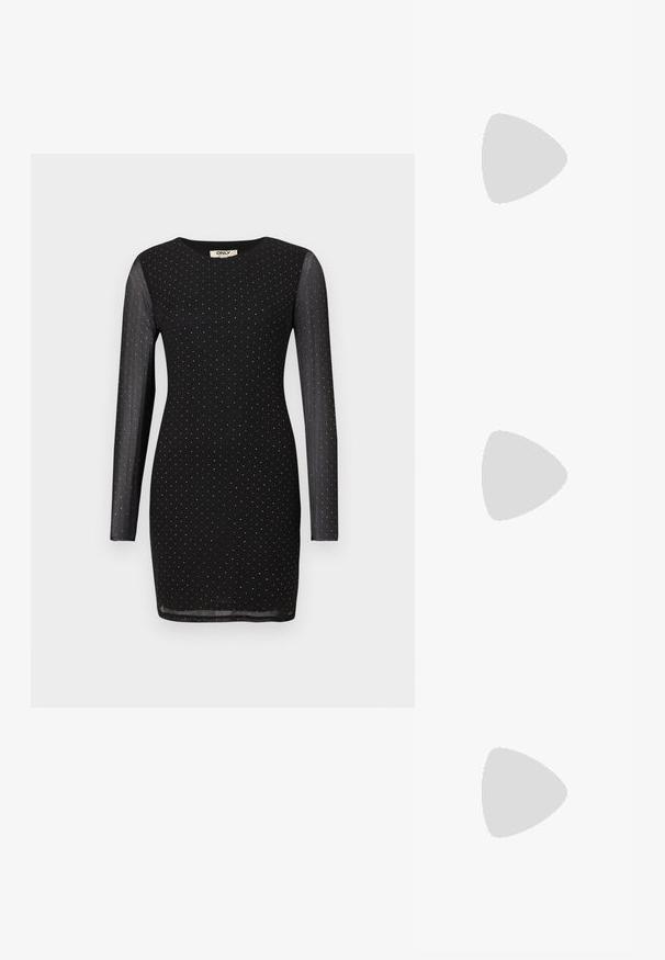 Robe mini noire ajustée avec de longues manches transparentes, ornée de petits clous en argent dispersés uniformément sur le tissu.; Bottes noires, brillantes, montantes jusqu'aux genoux, avec un bout carré et un talon épais. Présentent une fermeture éclair latérale et un design ajusté en texture.; Sac d'épaule rectangulaire noir avec une sangle réglable unique et une fermeture éclair supérieure sur un fond uni.; Paire de boucles d'oreilles créoles argentées brillantes avec fermoirs en fil fin, présentée sur un fond gris clair.