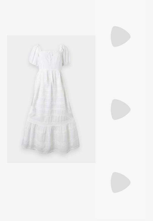 Hvid midi-kjole med pufærmer, firkantet halsudskæring, taljeret pasform og lagdelt nederdel med blonde- og lægdetaljer.; Sort slide sandal med crisscross strop design, flad sål, mat tekstur og minimalistisk profil. Velegnet til afslappet brug.; Røde plastikbriller med ovalt stel og klare linser. Har guldfarvede hardware-detaljer på stængerne og et slankt moderne design.; Vævet stråtaske med læderhåndtag, prydet med farverig blomsterbroderi i pink, lilla og grøn. Åben-top design.
