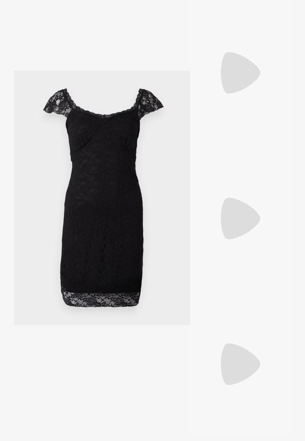 Robe en dentelle noire avec des manches courtes volantées, un design ajusté, un décolleté arrondi et un motif floral complexe sur l'ensemble. L'ourlet se termine par de la dentelle.; Talons slingback à bout pointu en tissu imprimé léopard avec un accent nœud, dotés d'un petit talon noir et d'une texture lisse.; Sac à main en cuir noir de forme arrondie, avec deux boucles sur les côtés, texture lisse et une courte bandoulière. Détails supplémentaires avec des pompons latéraux.; Boucles d'oreilles en or en forme de cerceau avec une texture et une forme irrégulière. Présentent une fermeture sans couture et une finition polie, soulignant un design moderne.