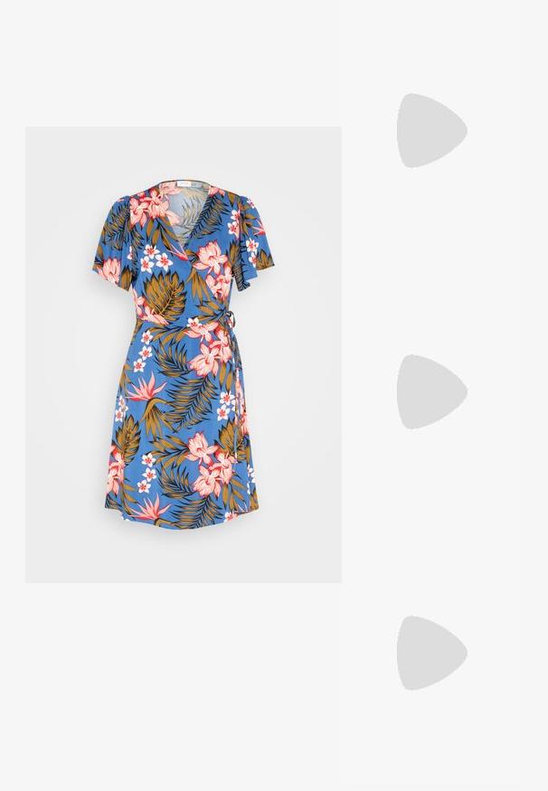 VILA VIMAYA WRAP SHORT DRESS - Hverdagskjole - federal blue/tropical; Sort sklidesandal med bred rem, justerbart spænde, flad sål og glat mat tekstur. Enkel design uden ekstra mønstre.; Brune skildpadde solbriller med en vintage katteøje-form og brune linser. Har buede arme med røde detaljer.; Pieces PCALUANA SHOULDER BAG - Håndtasker - black