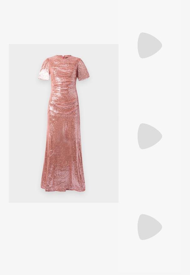 Gulvlængde, rosegul sequin kjole med korte ærmer, rund halsudskæring og subtile rynkedetaljer på bodice og talje.; Metallic guld højhælede pumps med spids tå, slank hæl, glat tekstur og minimale syninger på overdelen.; Rektangulær clutch i guldfarve med tekstureret overflade, guldlås på toppen og en tynd guldkæde som rem, sat mod en ensfarvet baggrund.; Sølvfarvede øreringe med flere klare krystalgemstones i dråbe- og marquiseformer, med låse med bøjlestik og detaljeret udsmykning.