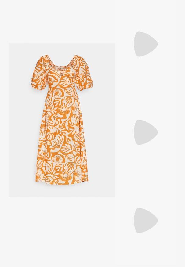 Vestido de estampado floral en color naranja y blanco, con escote cuadrado, mangas cortas abullonadas y corte relajado. Fabricado en tela ligera.; Chancla deslizante gris claro con una correa texturizada y una hebilla dorada. Cuenta con una plantilla de corcho y una suela de goma blanca con un patrón de zigzag.; Gafas de sol de carey marrón con una forma vintage de ojo de gato y lentes marrones. Presentan brazos curvados con acentos rojos.; Bolsa de tote de paja trenzada con una textura natural y una forma suave y orgánica, con asas de cuero marrón para un fácil transporte.