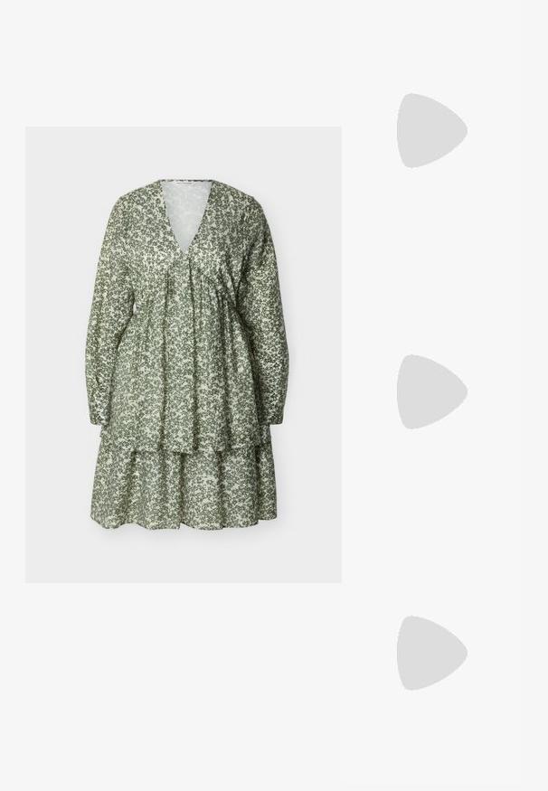 Lange mouwen, V-hals gestreepte jurk met gelaagde rok, voorzien van een all-over kleine groene bloemenprint op een lichte achtergrond.; Hoge donkergroene laarzen van leer met krokodillenpatroon, met een spitse neus en een lage kittenhak, zijaanzicht weergegeven op een effen achtergrond.; Groene leren hobotas met een slordig ontwerp, gebogen handvat en een gladde textuur. Bevat geen zichtbare hardware of accenten.; Zilveren oorbellen met een kenmerkend, abstract ontwerp met onregelmatige vormen en een glanzende afwerking. Voorzien van stekerij om vast te maken.