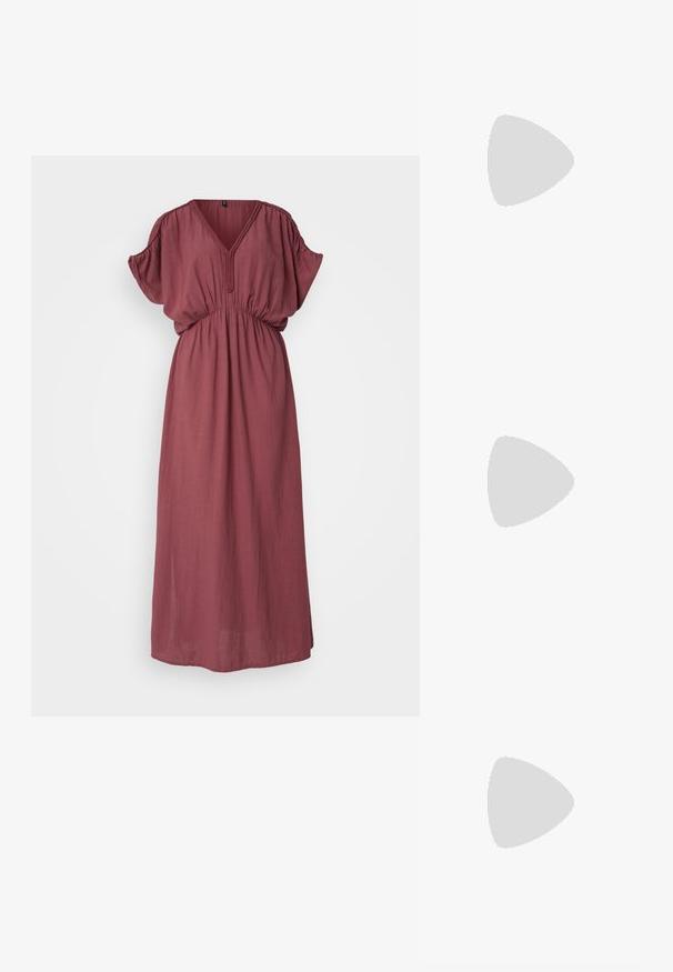Vestido largo maxi en color burdeos, con escote en V, mangas cortas abullonadas y cintura elástica. Hecho de una tela ligera con una textura suave.; Sandalia deslizante marrón con una tira gruesa y texturizada y una suela redondeada. Presenta un acabado suave y una parte inferior con tacos para mayor agarre.; Gafas de sol de carey marrón con una forma vintage de ojo de gato y lentes marrones. Presentan brazos curvados con acentos rojos.; Pendientes de aro de plata con un charm de cruz y corazón. Textura suave y brillante con un acabado pulido. Cada charm cuelga de un lazo seguro.