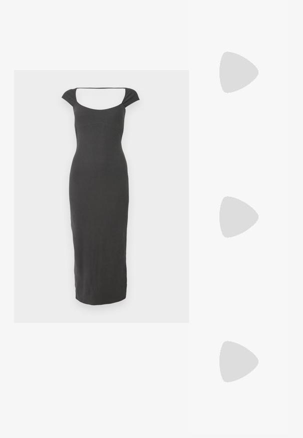 Robe noire en tricot côtelé avec un décolleté carré et des manches courtes. La conception est cintrée et descend jusqu'aux chevilles.; Simmi London DALA - Escarpins - black; Sac à main en cuir noir au design structuré, avec une poignée arrondie et une bandoulière amovible. Présente une texture lisse et un éclat subtil.; Paire de boucles d'oreilles créoles argentées brillantes avec fermoirs en fil fin, présentée sur un fond gris clair.