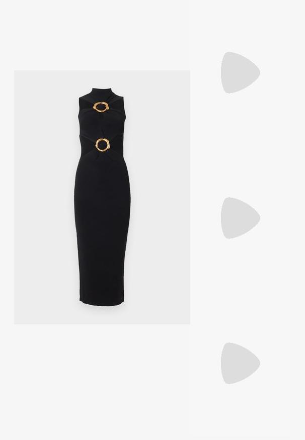 Ærmeløs sort midi-kjole med høj halsudskæring og to gyldne cirkulære spænder på brystet og i taljen.; Sort højhælet sandal med tynde stropper, en anklespænde og en slank stiletthæl på hvid baggrund.; Sort halvmåneformet håndtaske med knyttet håndtag og guld "Love Moschino" logo plaque foran, lynlåslukning øverst.; Par af skinnende gyldne julekugleøreringe med krog-lukninger på en ensfarvet hvid baggrund.