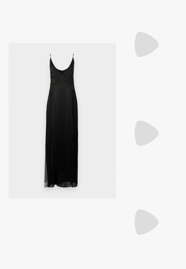 Vestido de satén negro tipo slip con tirantes finos, escote en V profundo y silueta A lineal de longitud completa. Presenta una textura de lunares y una abertura frontal.; Sandalia negra de tacón alto con tira de tobillo en espiral, decorada con acentos metálicos cuadrados, punta abierta y un diseño de tacón curvado elegante.; Bolso de mano negro de malla con una silueta estructurada, adornado con pequeños tachuelas metálicas, que cuenta con un cierre de broche y una correa de cadena desmontable.; CASH-MERE Guantes - schwarz