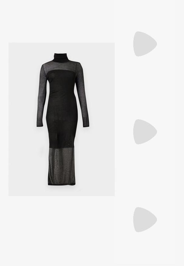 Robe noire à manches longues en tissu transparent, col roulé, avec une doublure opaque jusqu'à mi-cuisse et un tissu semi-transparent s'étendant jusqu'à la cheville.; Chaussure slingback en cuir verni noir avec bout pointu et petit talon bloc incliné sur fond clair uni.; Sac à bandoulière en cuir noir effet croco, forme rectangulaire, texture brillante, avec une fine sangle réglable et une fermeture à rabat frontale.; Paire de boucles d'oreilles créoles argentées brillantes avec fermoirs en fil fin, présentée sur un fond gris clair.