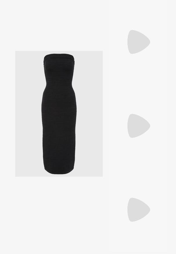 Zwarte strapless midi-jurk met een getailleerd silhouet, textuurstof met horizontale ribbels en een rechte zoom.; Zwarte leren laars tot aan de knie met een puntige neus en een slanke, hoge hak. Gladde textuur met minimale hardware en een merklogo vlak bij de bovenkant.; Beige leren handtas in halvemaanvorm met een enkele schouderband en minimale stiksels, afgebeeld tegen een effen witte achtergrond.; Delicate gouden halsketting met langwerpige ovale kralen verbonden door kleine ringetjes en een karabijnsluiting op een effen lichte achtergrond.