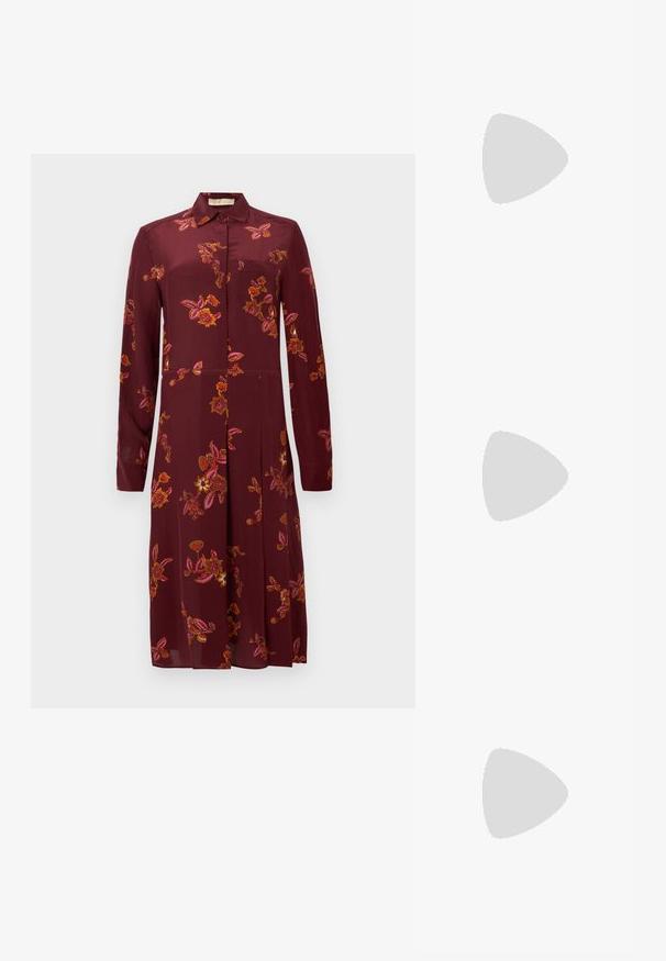 Robe bordeaux à manches longues avec broderie florale en rose et or. Elle présente un col, une fermeture à boutons à l'avant et des détails de jupe plissée.; Botte cheville bourgogne haute avec texture crocodile, embout pointu et petit talon sur fond neutre.; Sac noir en tissu lisse, présentant une forme structurée, une poignée en chaîne dorée et un design géométrique minimaliste.; Boucles d'oreilles en or en forme de d'anneaux lisses et courbés avec une finition polie. Équipées d'un mécanisme de fermeture et de légères indentations pour le détail.