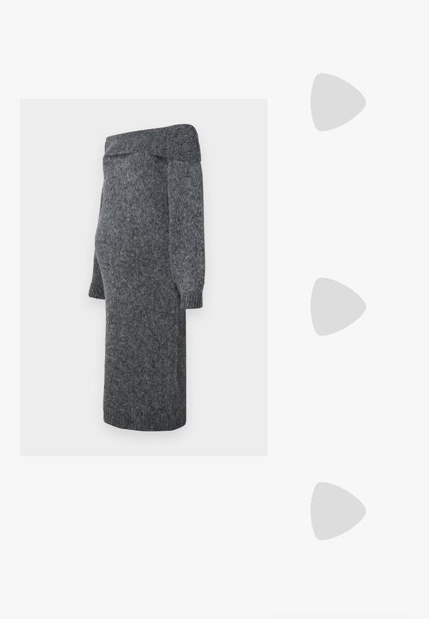 Γκρι πλεκτό φόρεμα με off-shoulder σχέδιο, μακριά φουσκωτά μανίκια και ριμπ μανσέτες; μαλακή υφή και μήκος μέχρι τη μέση της κνήμης.; Μαύρο παπούτσι Mary Jane από δέρμα με γυαλιστερή επένδυση, δύο ανοίγματα και χρυσή αγκράφα, σε λευκό φόντο.; Μαύρο δερμάτινο τσαντάκι καρπού με μαλακό τριγωνικό σχήμα και φαρδύ λουρί προσαρτημένο με ασημένιο μεταλλικό δαχτυλίδι.; Σκουλαρίκια από μέταλλο σε χρυσό τόνο με λείο, στρογγυλό σχήμα και γυαλιστερή φινίρισμα. Απλός σχεδιασμός χωρίς επιπλέον διακοσμητικά στοιχεία.