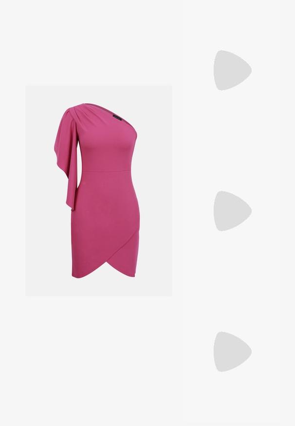 Robe fuchsia rose à une épaule avec manche drapée sur le côté gauche et ourlet asymétrique style portefeuille.; Sandale à talon haut en cuir verni noir avec fine bride à la cheville, bout ouvert et design minimaliste sur fond clair uni.; Sac à main à perles noires avec une silhouette courbée, une poignée de transport et une texture brillante. Porté avec des chaussures à talons hauts noires et un short noir ajusté.; Boucles d'oreilles créoles en argent avec trois bandes semi-circulaires superposées, dont une ornée de petits cristaux clairs sur un fond clair.