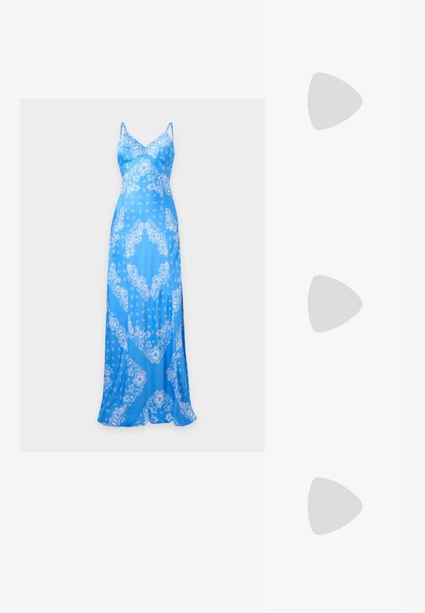 Sininen maksi-mekko, jossa valkoinen kukallinen paisley-kuosi, spagettiolkaimet, istutettu rintamusta ja sivuhalkio.; Slingback-latukka kevyessä beigemässä, jossa on verkkokangaspäällinen, kahleettu kärki ja matala korko. Varusteena on säädettävä hihna istuvuuden takaamiseksi.; Pieni keltainen kudottu käsilaukku hopeisella kehyksellä, kaksi keltaista pallonmuotoista lukkoa ja hopeaketju olkahihnana valkoisella taustalla.; Hopeahorniset korvakorut, joissa on pieniä kirkaita kiviä, varustettu takakiinnityksellä. Sileä pinta ja metallinen viimeistely.