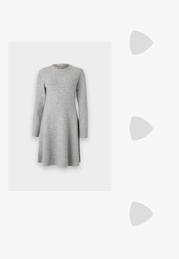 Vestido largo gris de manga larga hecho de una tela suave; presenta un escote redondo y un corte relajado, con un leve aumento en el dobladillo y aberturas laterales.; Zapato slingback de cuero charol negro con puntera puntiaguda y tacón bajo en bloque inclinado sobre fondo claro liso.; Bolso de hombro de cuero negro con detalle de correa con hebilla, bordes curvos y costuras blancas en contraste sobre un fondo liso.; Pendientes en forma de estrella plateada con una superficie pulida y brillante. Cada pendiente presenta cinco puntas y sutiles detalles de textura en la superficie.