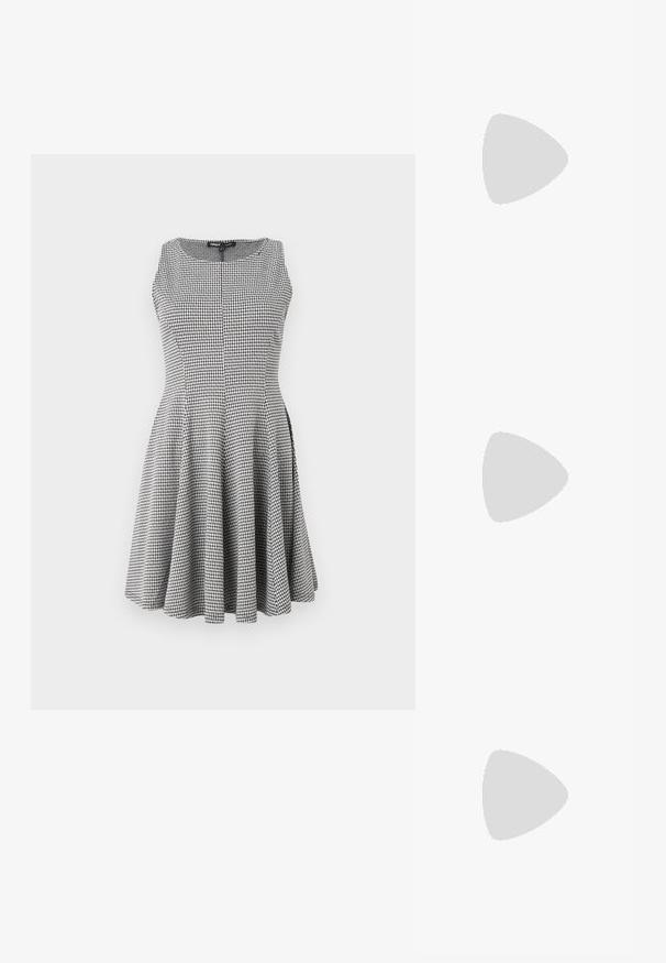 Sort-hvid ternet ærmeløs kjole med tætsiddende liv og flagrende nederdel, glat tekstur og subtile sømdetaljer.; Simmi London DALA - Pumps - black; Sort læderhåndtaske med et struktureret design, rund tophåndtag og aftagelig skulderrem. Den har en glat tekstur og en subtil glans.; Sølv stjerneformede øreringe med en glat, poleret finish på en ensfarvet hvid baggrund.