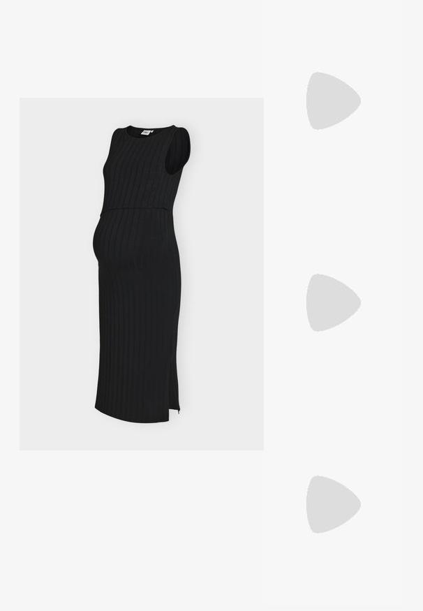 Robe midi noire sans manches en côte avec fente latérale, conçue pour la maternité avec une silhouette ajustée et un col rond.; Escarpins à bout pointu en similicuir marron avec une texture crocodile, dotés d’un talon fin et angulaire ainsi que d’une doublure intérieure lisse.; Sac à main bordeaux en matériau brillant, de forme rectangulaire, avec deux anses et des accents légèrement courbés à l'avant.; Collier en perles et bracelet assorti avec fermoirs en or et petit charm rond en or décoré de petits cristaux sur fond blanc.