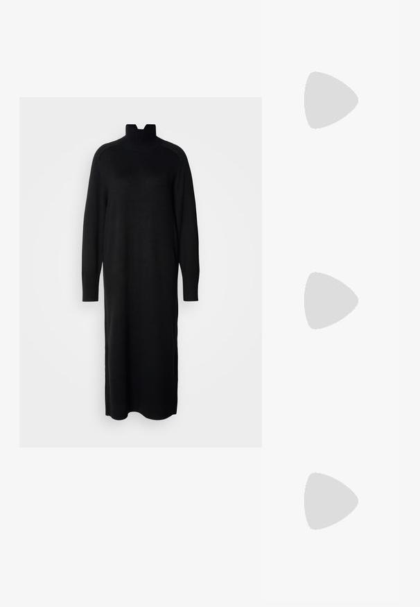 Robe en tricot noir avec un col montant, des manches longues et des poignets côtelés. Présente une silhouette droite et des fentes sur les côtés dans l'ourlet.; Botte en cuir noir à cheville avec un bout rond, texture lisse et un talon épais, présentant un tige ajustée et un subtil détail de couture.; Petit sac à bandoulière rectangulaire en daim marron avec une fine sangle marron foncé et une fermeture éclair dorée, marqué "HUGO" dans un coin.; Paire de boucles d'oreilles créoles dorées avec un petit détail boucle ton argent sur chaque, exposées sur fond gris clair.