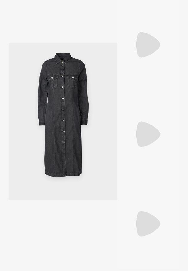 Mørk denim skjorte kjole med lange ærmer, knaplukning foran, to brystlommer og en mellemlang længde. Teksturen er blød med en klassisk pasform.; ONLY SHOES ONLBANYU - Overknees - black; Brune skildpadde solbriller med en vintage katteøje-form og brune linser. Har buede arme med røde detaljer.; Par glatte, polerede guldbøjleøreringe i dråbeform med hængslet lukning, vist på en hvid baggrund.