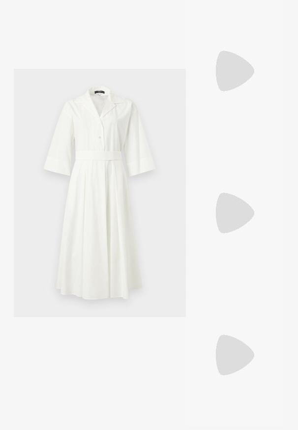Vestido midi blanco con cuello ancho, mangas tres cuartos, botones en la parte delantera y cinturilla ajustada.; Sandalias de tacón de charol nude con punta cuadrada, correa de tobillo y un tacón ancho. Textura suave y detalles de diseño minimalistas.; Clutch de cuero beige plisado con un marco de metal plateado, que cuenta con dos broches decorativos redondos y una correa de cadena plateada.; Pendientes en tono dorado con un diseño de hoja retorcida, adornados con pequeñas piedras brillantes y asegurados con un cierre de presión.